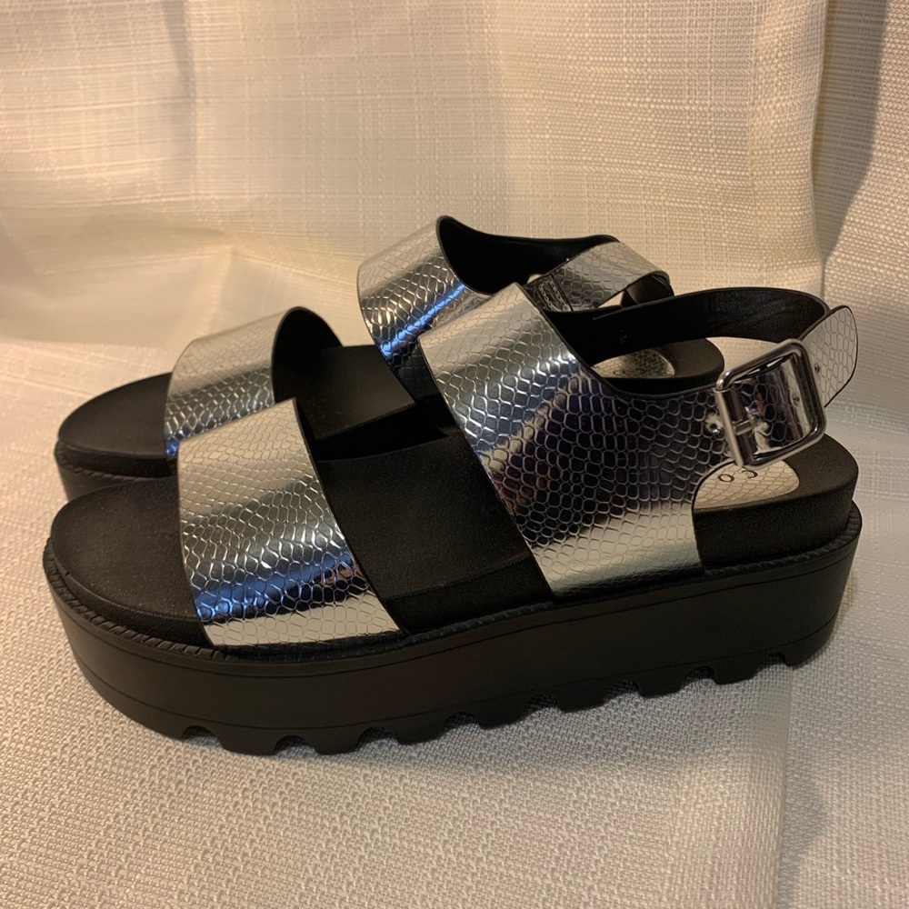 Platform sandals